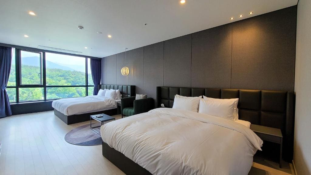 Suite with Spa Bath room - Image 3