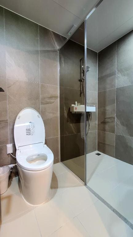 Deluxe Suite with Spa Bath room - Image 3