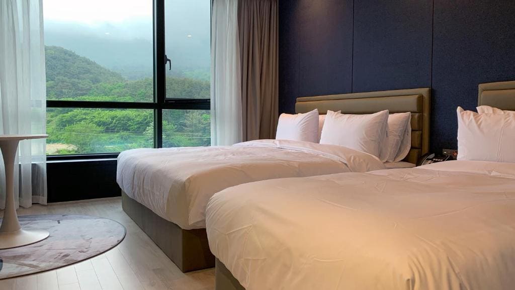 Deluxe Twin Room room - Image 2