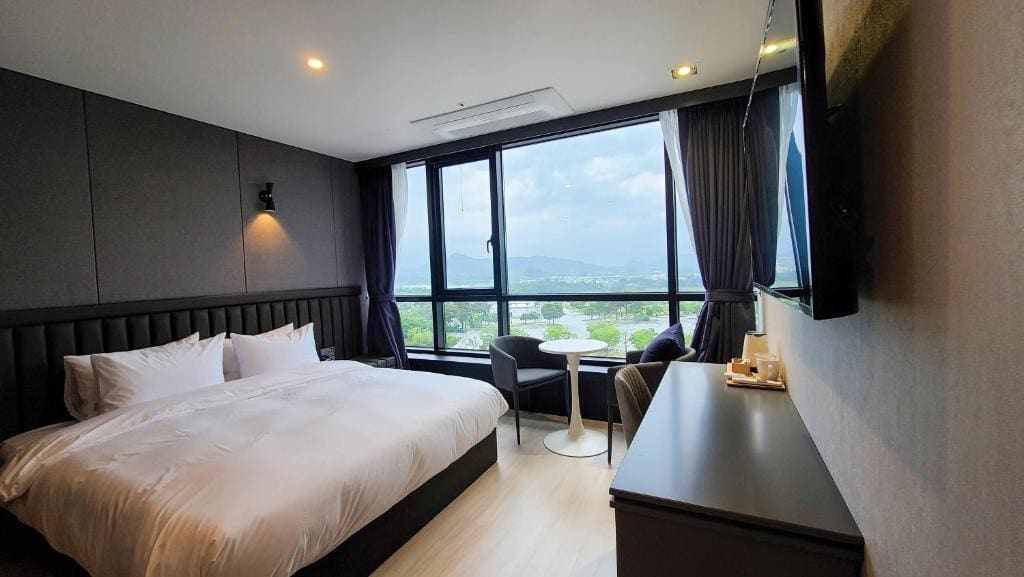 Deluxe Double Room with Bath room - Image 1