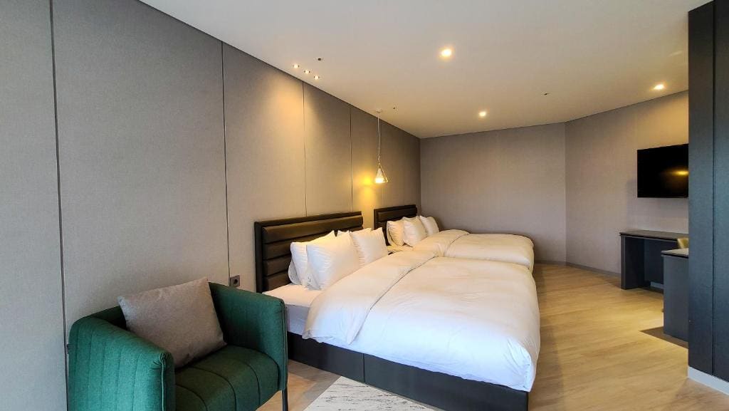 Suite with Spa Bath room - Image 1
