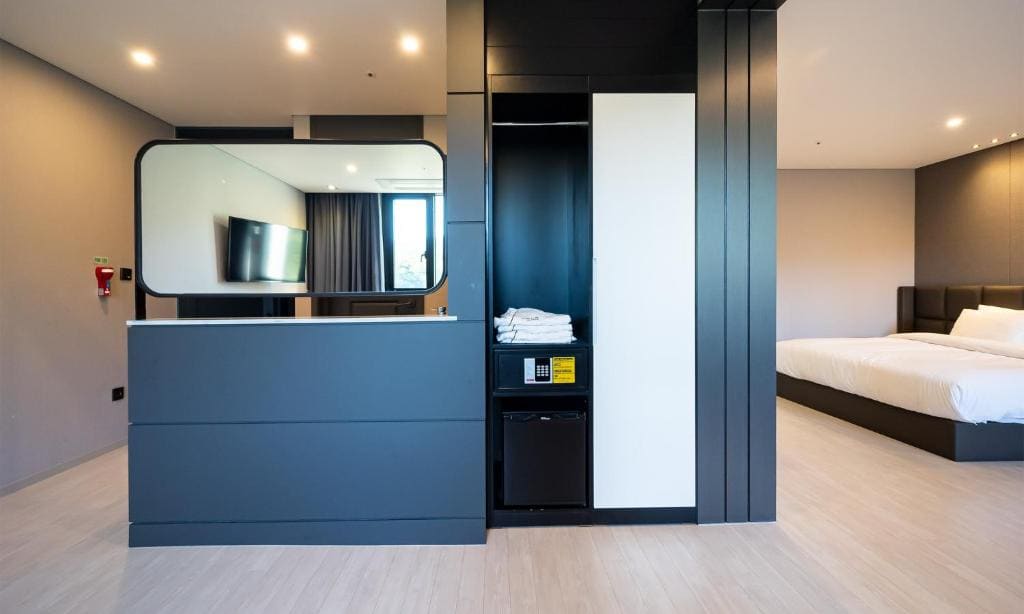 Deluxe Suite room - Image 3