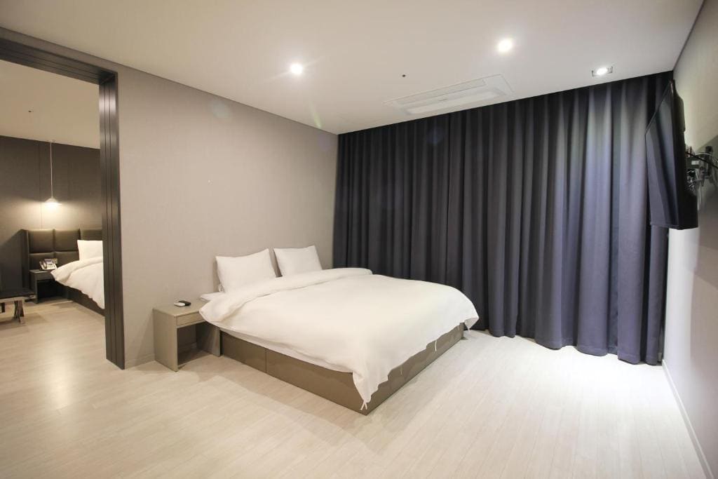 Deluxe Suite room - Image 2