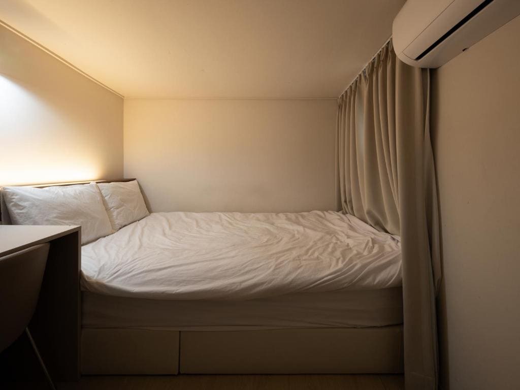 Small Double Room room - Image 2