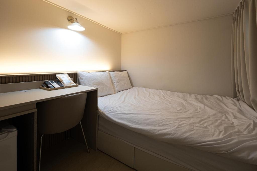 Small Double Room room - Image 1
