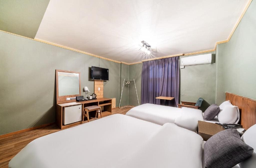 Superior Twin Room room - Image 1