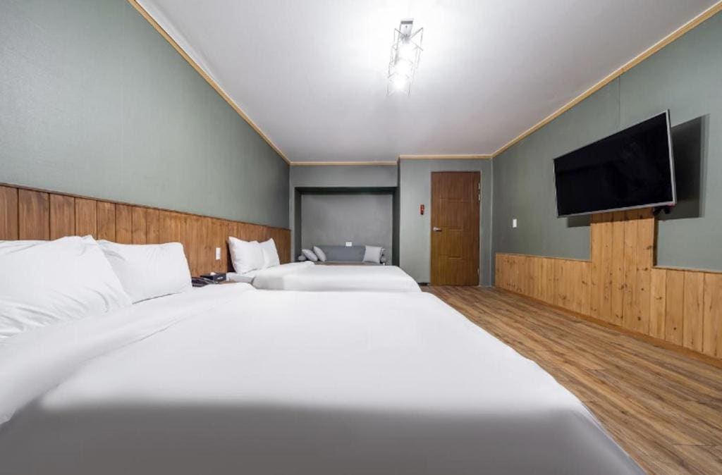 Standard Twin Room room - Image 1