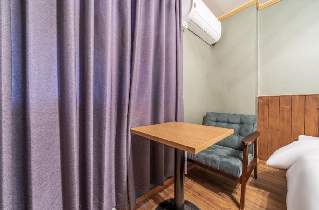 Superior Twin Room room - Image 3