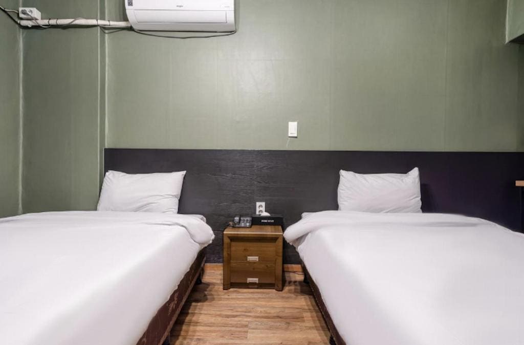 Standard Twin Room - No parking room - Image 1