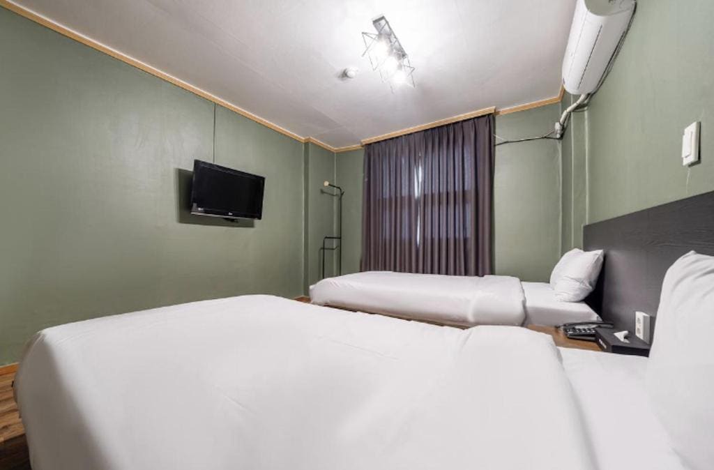 Standard Twin Room room - Image 2