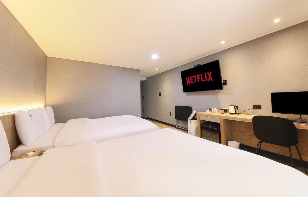 Superior Twin Room room - Image 3