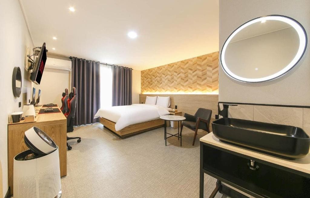 Deluxe Double Room with Balcony room - Image 1