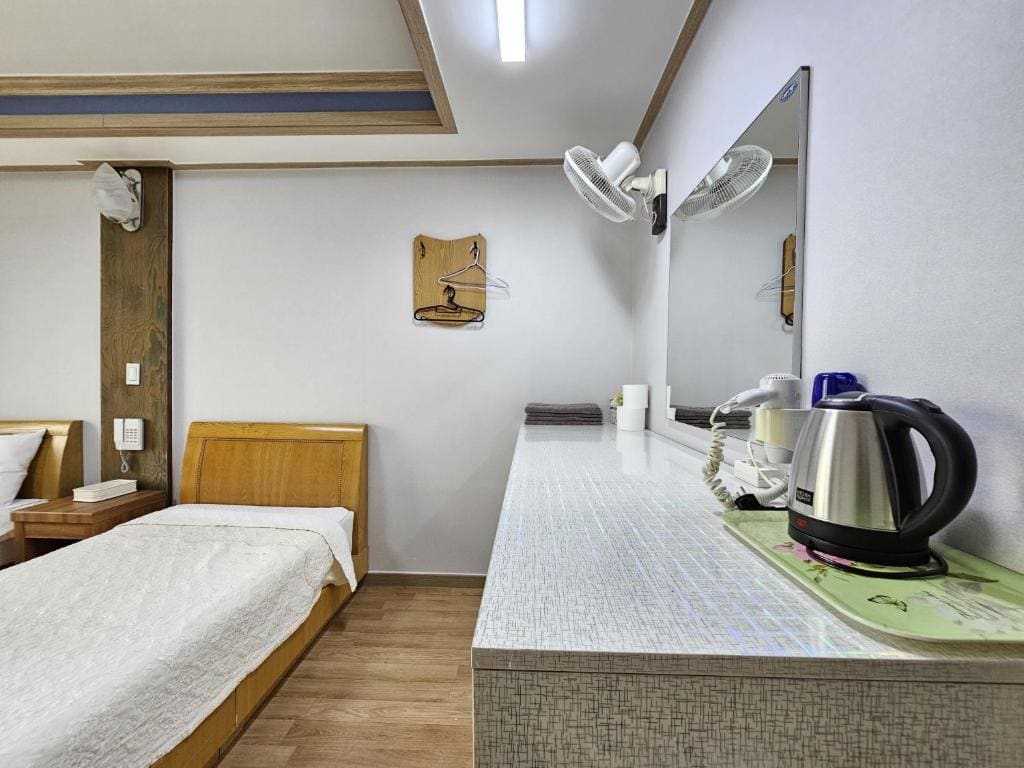 Twin Room room - Image 3