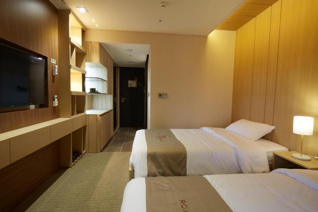 Assigned at Check-in room - Image 1