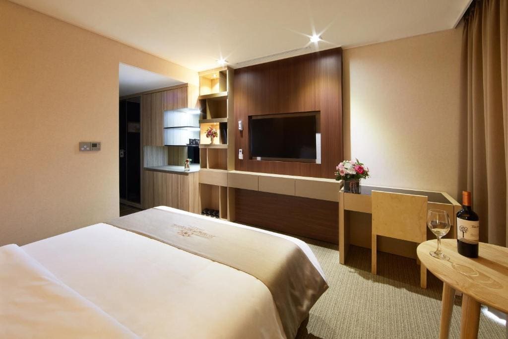 Premium Double Room room - Image 3