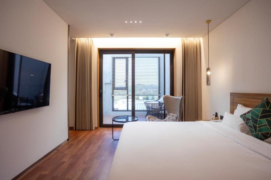 Double Room with Spa Bath room - Image 3
