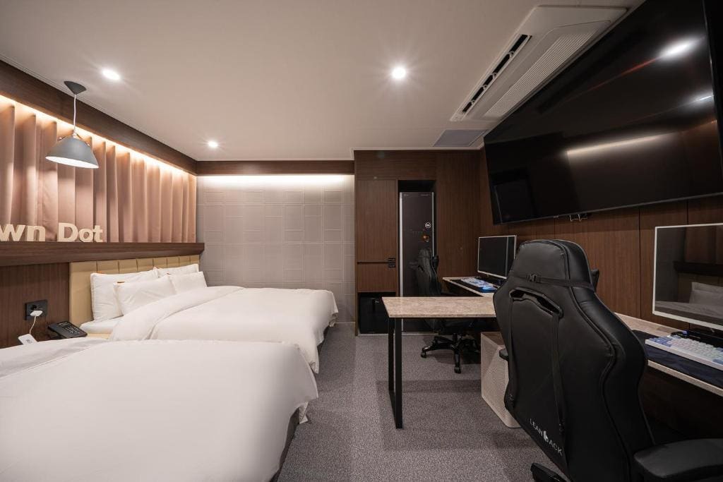 Superior Twin Room room - Image 2