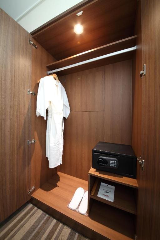 Deluxe Double Room with Bath room - Image 3