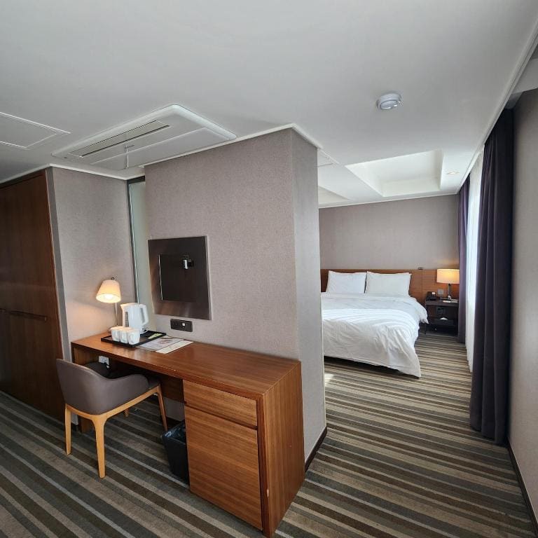 Deluxe Twin Room with Free breakfast for 2 people room - Image 2