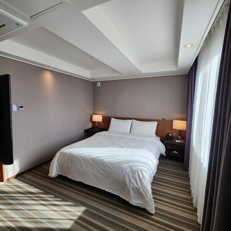 Deluxe Twin Room with Free breakfast for 2 people room - Image 1