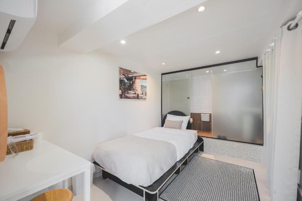 Superior Single Room room - Image 3