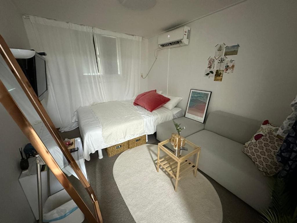 Room room - Image 2