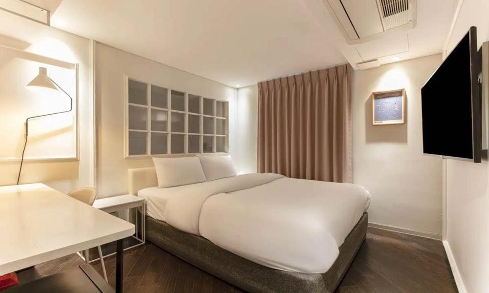 Deluxe Double Room - No Smoking room - Image 3