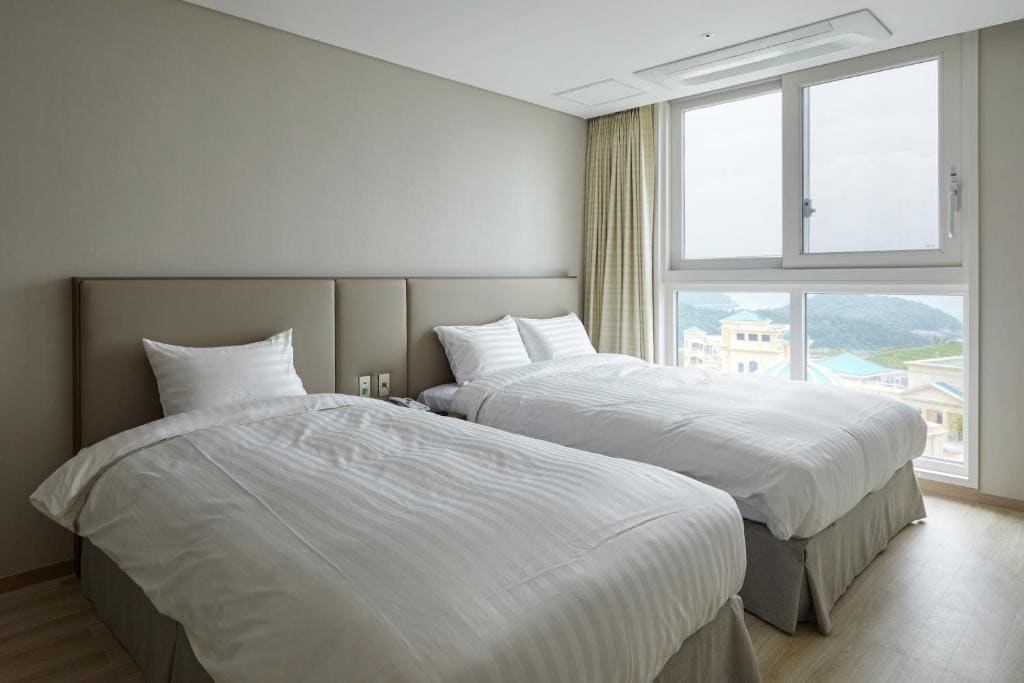 Resort Suite (With Kitchenette, Partial Ocean View room - Image 2