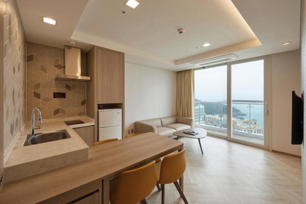 Resort Suite (With Kitchenette, Partial Ocean View room - Image 1
