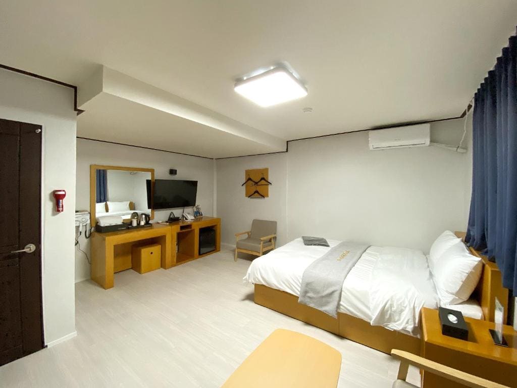 Superior Twin Room room - Image 3