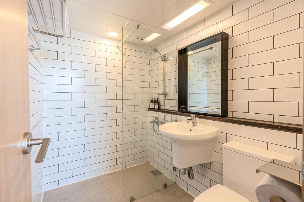 Deluxe Double Room with Side Sea View room - Image 1