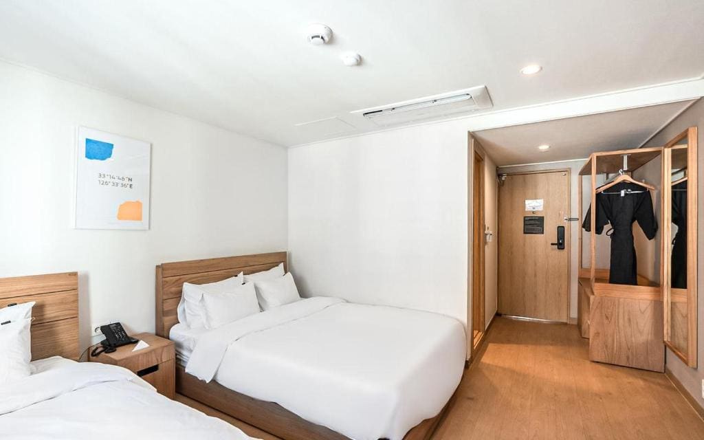 Deluxe Twin Room with City View room - Image 1