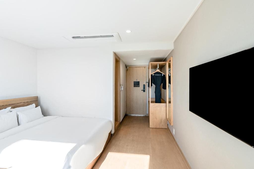Deluxe Twin Room with Sea View room - Image 1