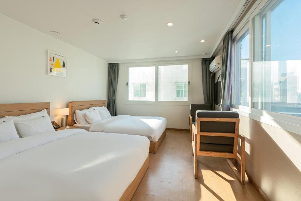 Family Twin Room room - Image 1