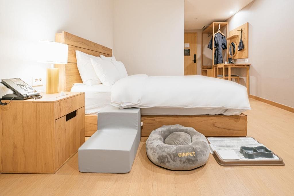 Pet Deluxe Double Room room - Image 2