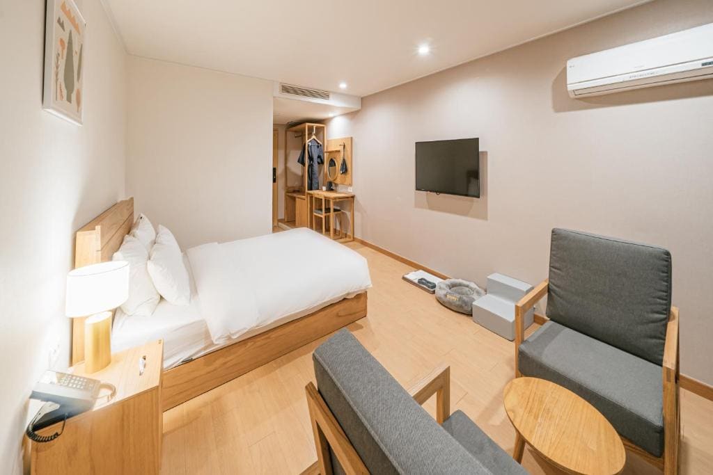 Pet Deluxe Double Room room - Image 1