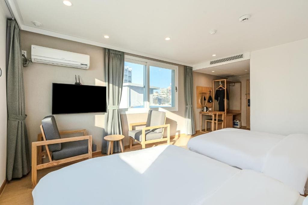 Pet Family Twin Room room - Image 1