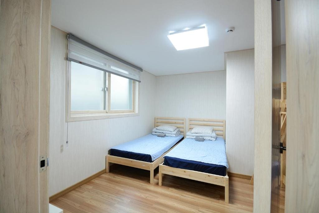 Superior Family Room room - Image 1
