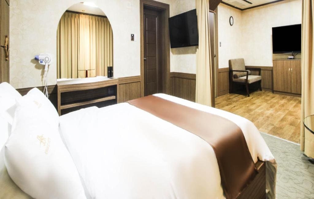 Standard Double Room room - Image 3