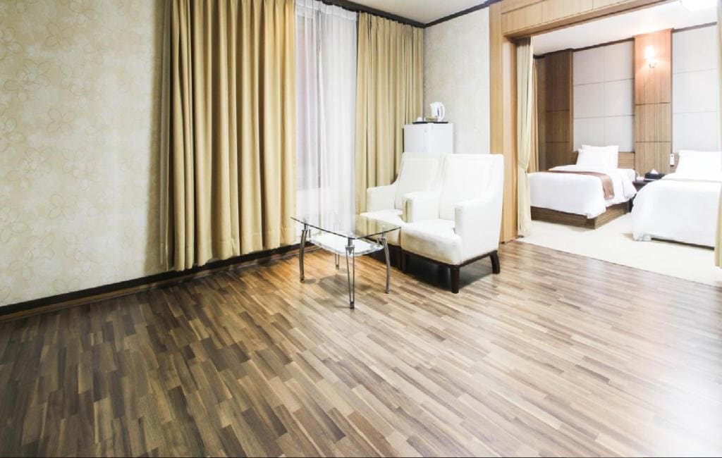 Family Room room - Image 2