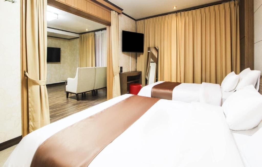Deluxe Suite room - Image 1