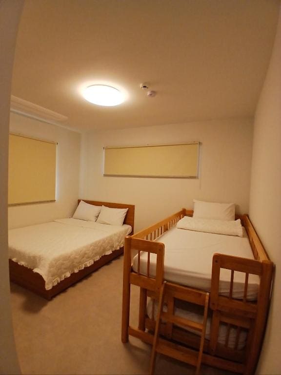 Standard Family Room room - Image 3