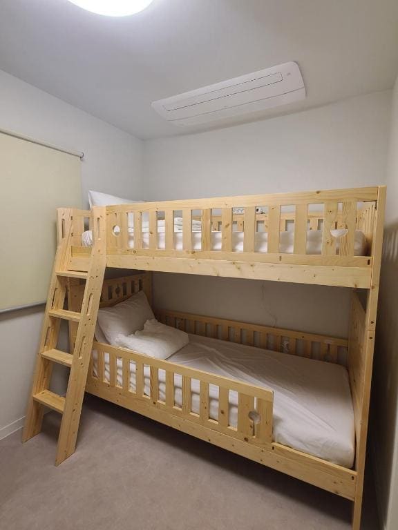 Standard Twin Room with Sofa room - Image 2