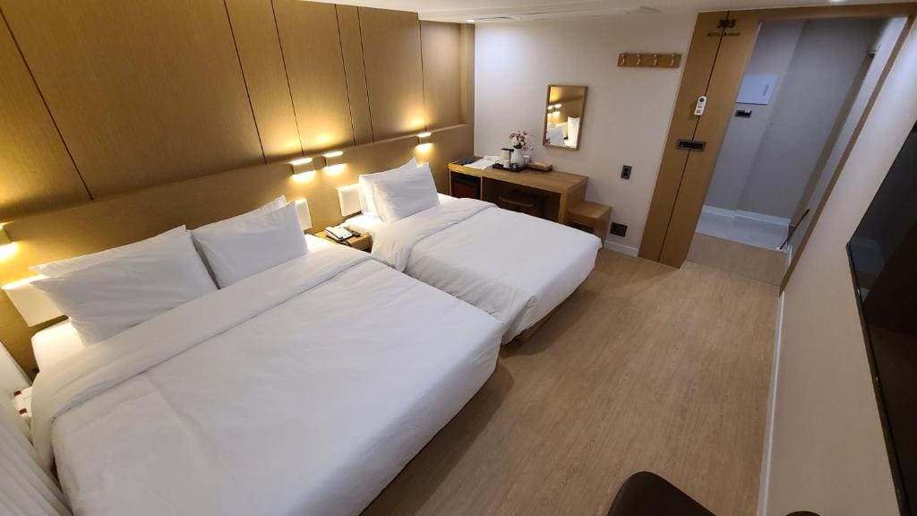Deluxe Twin Room room - Image 3