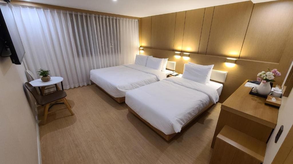 Deluxe Twin Room room - Image 2
