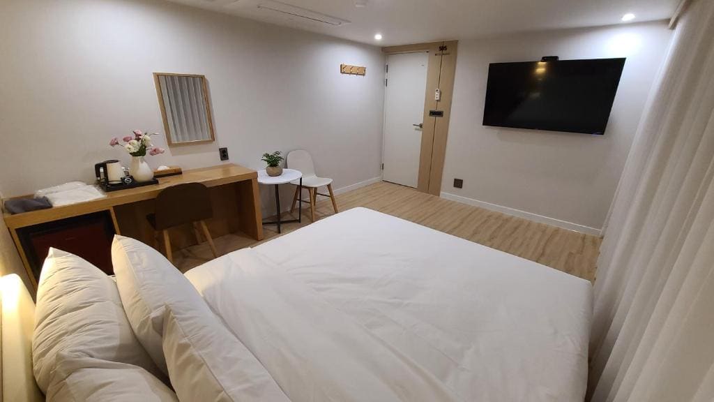 Deluxe Double Room room - Image 2