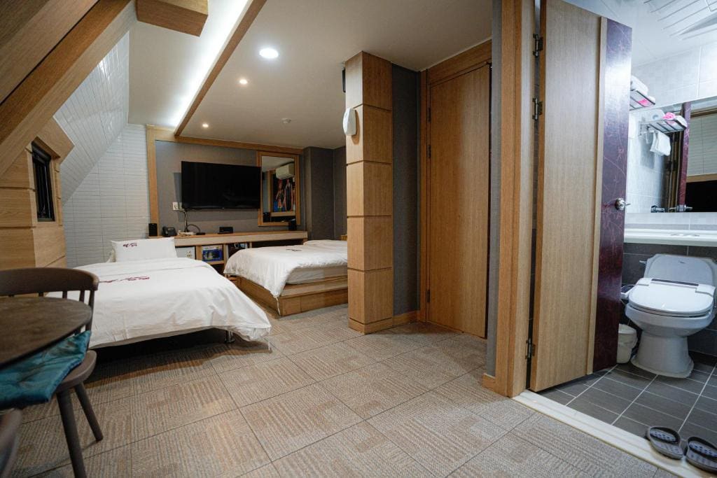 Deluxe Twin Room room - Image 3