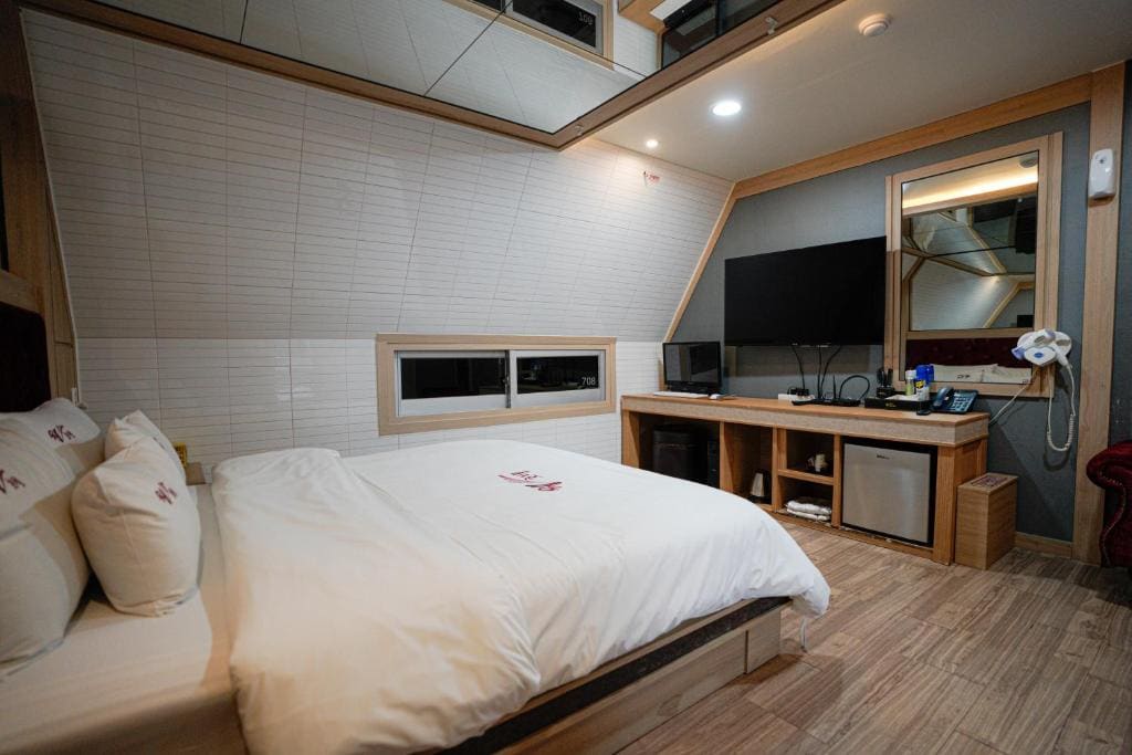 Deluxe Double Room room - Image 2