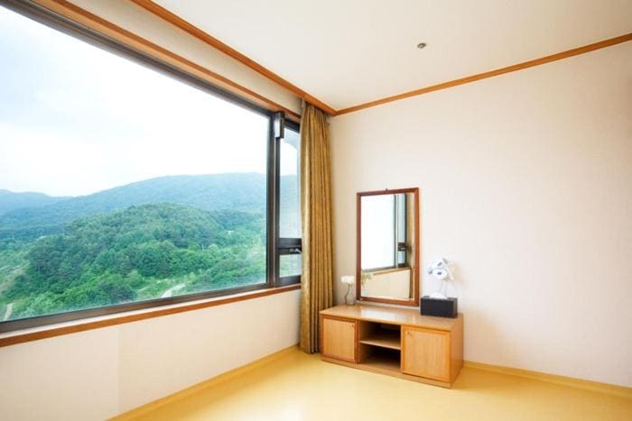 Family Room room - Image 2