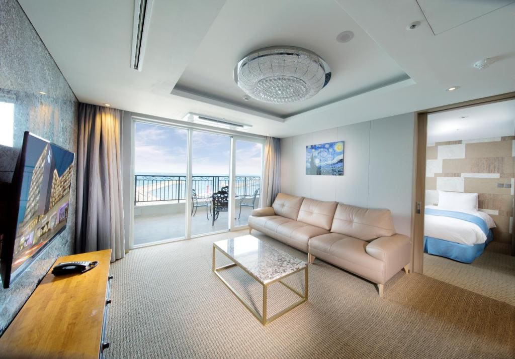 Suite Room with Ocean View room - Image 2